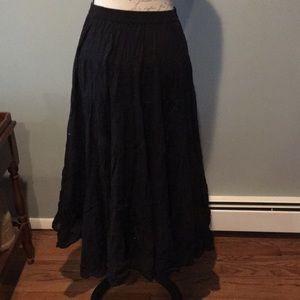 Long crinkled maxi skirt